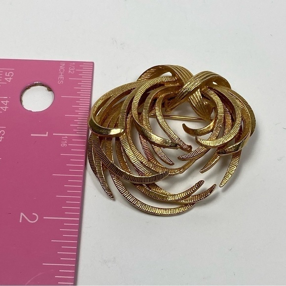 LiSNER Brooch Vintage Signed Gold Tone Swirl Knot - Picture 3 of 10